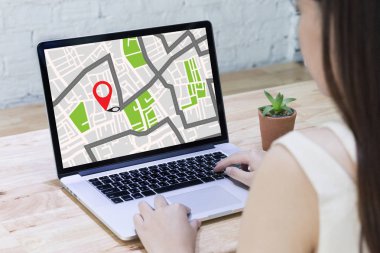 GPS harita yol hedef ağ bağlantısına yer sokak 