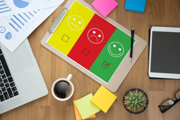 iş erkek ve kadın mutlu memnuniyeti değerlendirme seçin? 