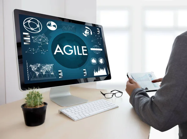 AGILE Agilità Agile Quick Fast Concept uomo d'affari che lavora — Foto Stock