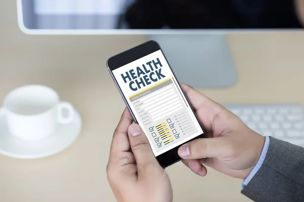 Digital HEALTH CHECK Концепція роботи з комп'ютерним інтерфейсом як — стокове фото