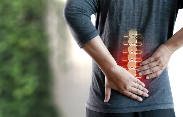 genç adam duygu düşük geri acı acı acı yardım concep