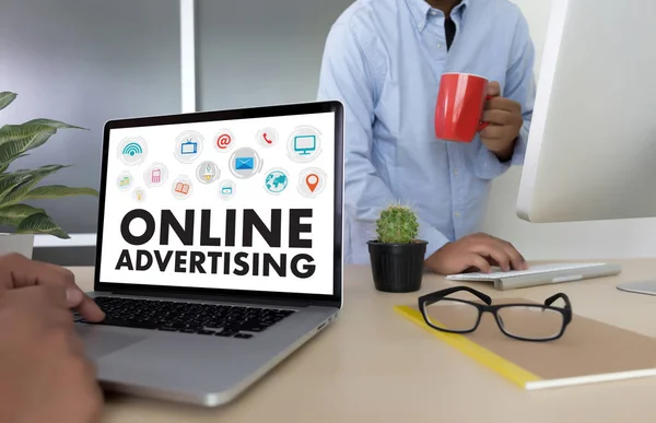 ONLINE ADVERTISING Website Marketing, Update Trends Advertising — стоковое фото