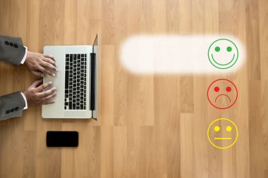 iş erkek ve kadın mutlu memnuniyeti değerlendirme seçin? 
