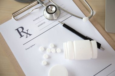 Tıp doktor hasta sağlık kavramı kontrasepsiyon Rx pres
