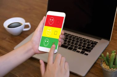 iş erkek ve kadın mutlu memnuniyeti değerlendirme seçin? 