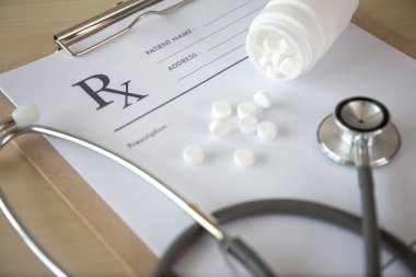 Tıp doktor hasta sağlık kavramı kontrasepsiyon Rx pres