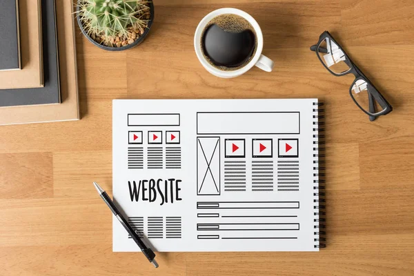 Website ontwerper werken lay-out schets tekening Software Media Ww — Stockfoto