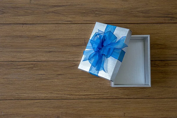 Caja de regalo Navidad feliz tarjeta de felicitación de vacaciones aniversario Chri — Foto de Stock