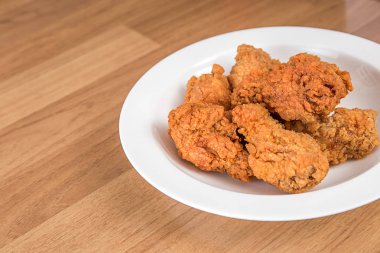 kızarmış tavuk ve karışık kentucky kızarmış sıcak gevrek Fried