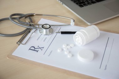 Tıp doktor hasta sağlık kavramı kontrasepsiyon Rx pres