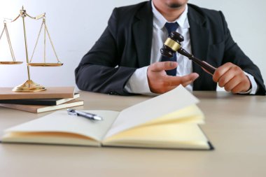 Adalet ve hukuk kavramı ile dijital c çalışma Tokmak, Yargıç