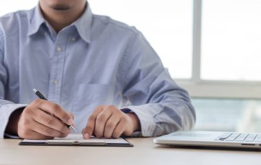 İşadamı çalışma okuma belgeleri mali iş suc için grafik