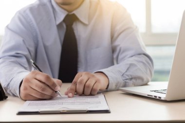 İşadamı çalışma okuma belgeleri mali iş suc için grafik