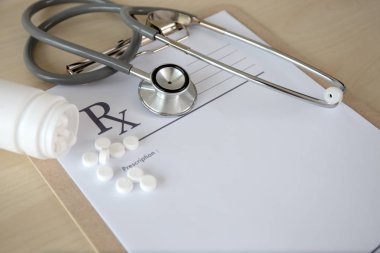 Tıp doktor hasta sağlık kavramı kontrasepsiyon Rx pres