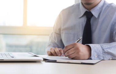 İşadamı çalışma okuma belgeleri mali iş suc için grafik