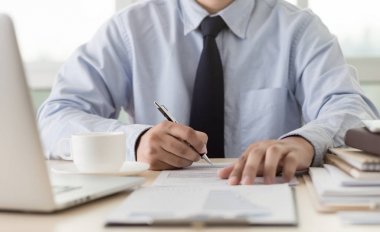 İşadamı çalışma okuma belgeleri mali iş suc için grafik