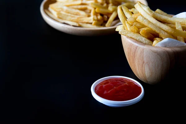Čerstvé brambory chutné hranolky s kečupem rychlého občerstvení produktu — Stock fotografie