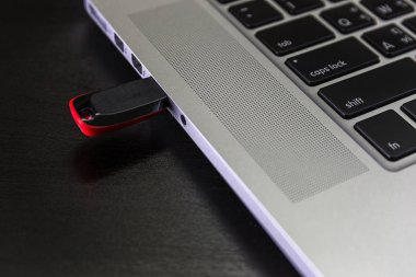USB birden parlamak oyun kağıdı ve başparmak götürmek veya sanal bellek depolama sopa 