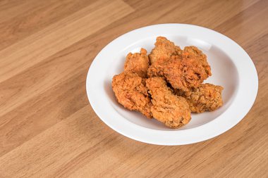 kızarmış tavuk ve karışık kentucky kızarmış sıcak gevrek Fried