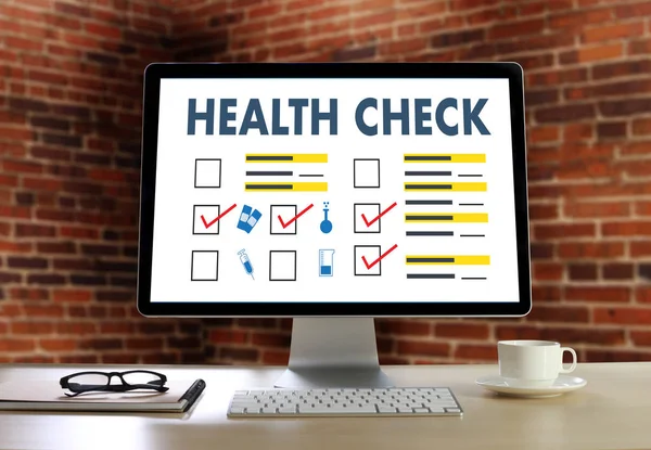 Digital HEALTH CHECK Концепція роботи з комп'ютерним інтерфейсом як — стокове фото