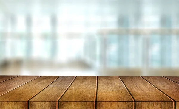 Può essere utilizzato per visualizzare i prodotti sul tavolo in legno vuoto sfocato — Foto Stock
