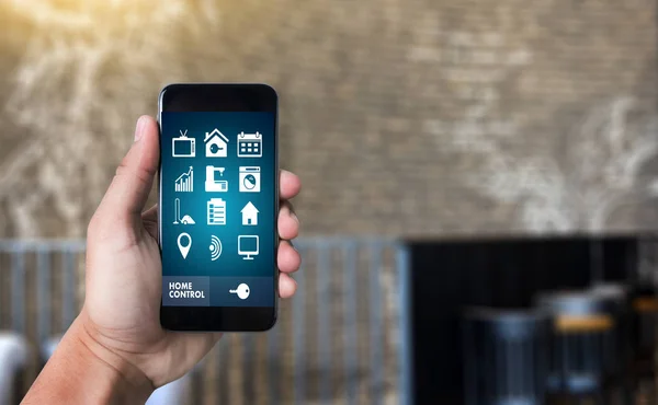 System aplikacji systemu zdalnego sterowania mieszkaniem na telefon nieruchomości koncer — Zdjęcie stockowe