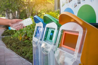 adam el kavramı çevre geri dönüşüm plastik yeniden koyarak