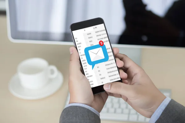 Comunicación de correo Mensaje de conexión al teléfono de contactos de correo — Foto de Stock