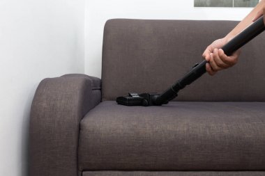 Hizmet w halı üzerinde makine ile zemin temizleme temizlemek