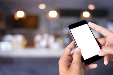 dostum el kahve Cafe arka planı için grafik görüntü montaj smartphone boş ekran kullanma.
