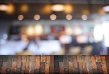 -ebilmek kullanılmış göstermek için ürün üzerinde boş ahşap masa blurr