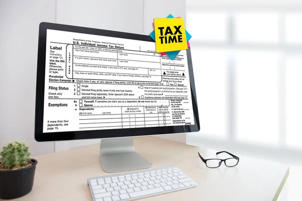 纳税筹划钱金融会计税务业务的时间 — 图库照片