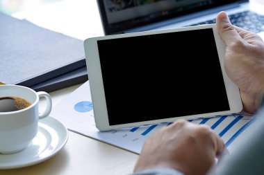 Çalışma alanı arka plan boş c ile dizüstü bilgisayarda yeni proje