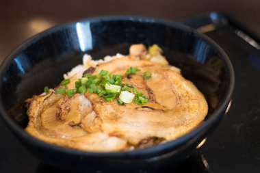 üzerinde tablo Japon tonkotsu ramen, domuz eti kemik suyu noodles Ramen