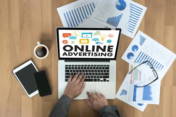 ADVERTENCIA EN LÍNEA Marketing Web, Actualización de Tendencias Publicidad — Foto de Stock