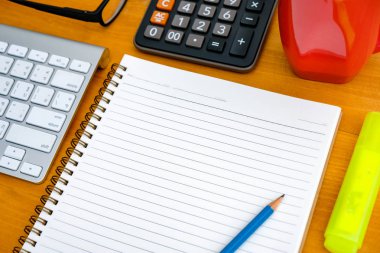 kitap üstten görünüm ev ödevi Öğrenci yarıyıl not defteri metin eklemek için hazır veya