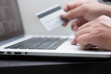 Onli için akıllı telefon ile kredi kartı Online ödeme kadar yakın