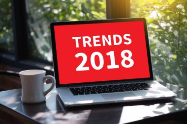Eğilimleri 2018 yazıt Trendy Moda stil