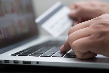 Onli için akıllı telefon ile kredi kartı Online ödeme kadar yakın