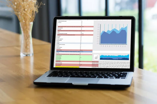 Informationsteknik affärsmän arbeta hårt Data Analytics — Stockfoto