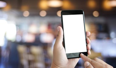 Akıllı telefon teknolojisi ve telefon techno kullanarak adam ellerini kapatın