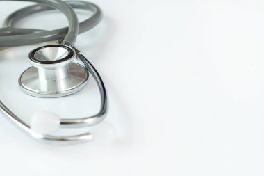İyi sağlık tıbbi malzeme izole beyaz tıp aletleri kavramı üzerinde