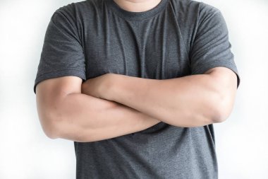 kol genç adam ellerini kanla geçti