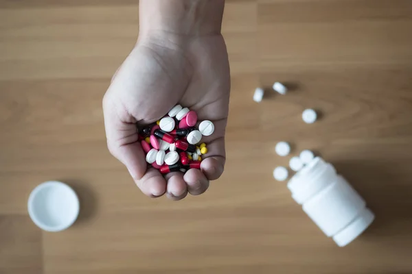 Piller och läkemedel i hand farmaceutiska läkemedel apoteket — Stockfoto