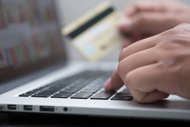 Onli için akıllı telefon ile kredi kartı Online ödeme kadar yakın