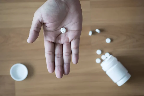 Piller och läkemedel i hand farmaceutiska läkemedel apoteket — Stockfoto