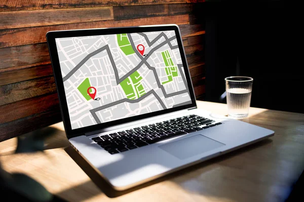 ルートの宛先ネットワーク接続場所通りに Gps マップ — ストック写真
