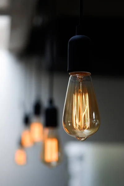 Illuminazione arredamento e stile lampadine vintage — Foto Stock