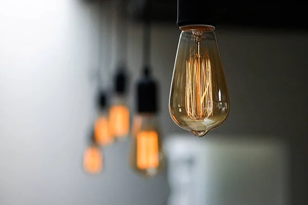 Illuminazione arredamento e stile lampadine vintage — Foto Stock