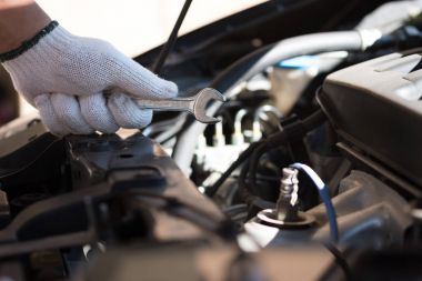 Bir araba garaj otomatik onarım araba motoru, clo tamiri tamircisi